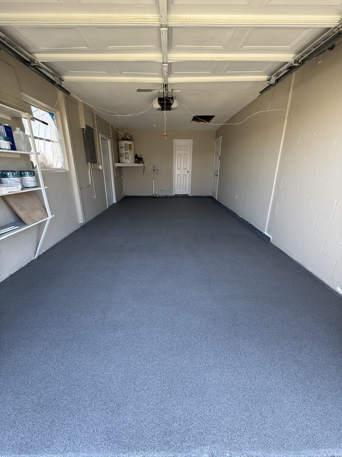 Solid color epoxy floor